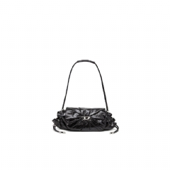 Diesel Women Scrunch-D S-Shoulder bag in scrunched leather Black X10331P1003