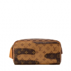 Louis Vuitton Men Dopp Kit M26114