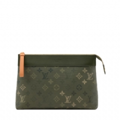 Louis Vuitton Men Pochette Voyage Souple Monogram Heritage M26970
